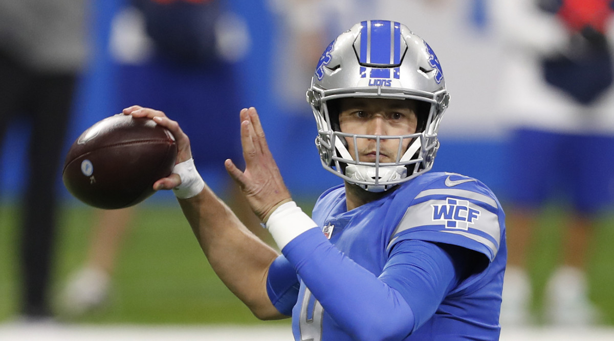 Matthew Stafford attempting a pass